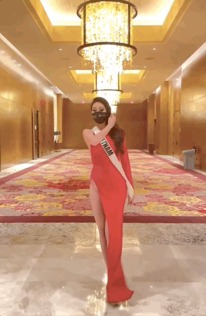 Khánh Vân diện váy xẻ cao đọ chân dài miên man bên dàn đối thủ Miss Universe, xoay 1 cú khiến dân tình toát mồ hôi - Hình 3