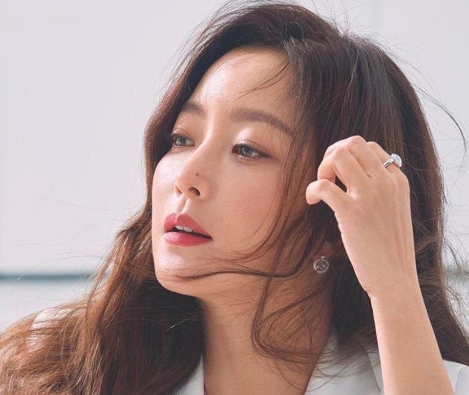 Kim Hee Sun - Huyền thoại dây buộc tóc 4 tỷ, khẳng định đẹp hơn Kim Tae Hee - Hình 7