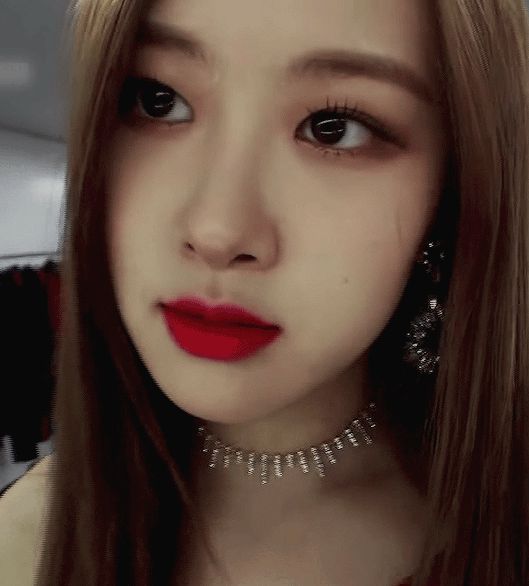 Da trắng môi đẹp nhưng vì sao Rosé là cô nàng ít thoa son đỏ nhất BLACKPINK? - Hình 4