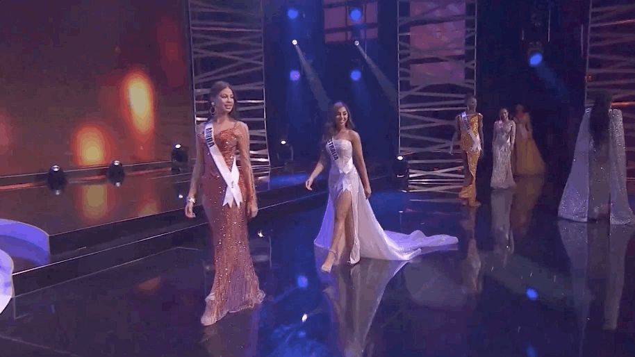 Bán kết Miss Universe 2020: Khánh Vân trổ tài catwalk cực đỉnh trong váy dạ hội nổi bần bật chặt đẹp đối thủ, loạt nàng hậu gặp sự cố! - Hình 5