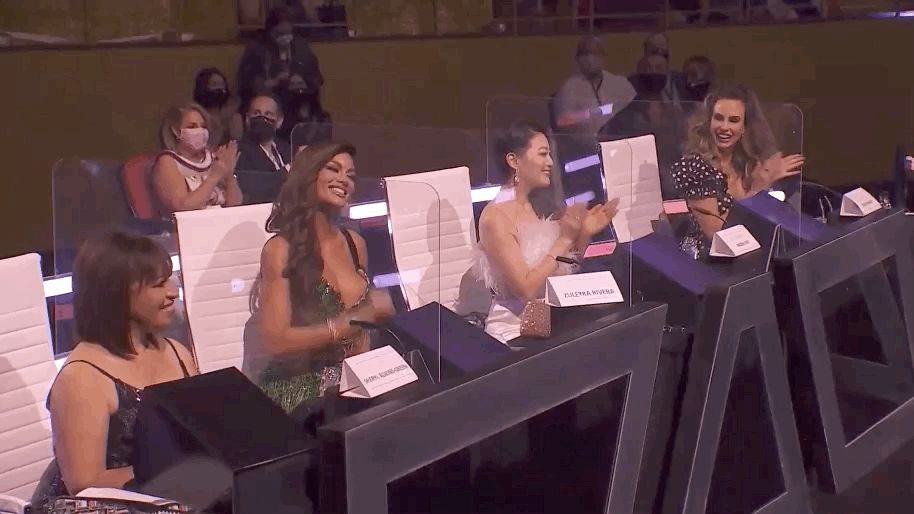 Bán kết Miss Universe 2020: Khánh Vân trổ tài catwalk cực đỉnh trong váy dạ hội nổi bần bật chặt đẹp đối thủ, loạt nàng hậu gặp sự cố! - Hình 18