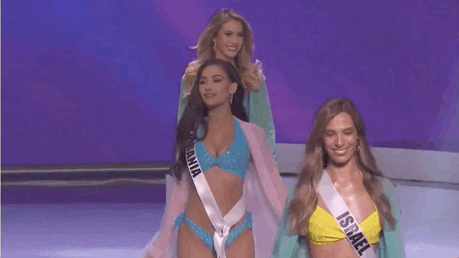 Bán kết Miss Universe 2020: Khánh Vân trổ tài catwalk cực đỉnh trong váy dạ hội nổi bần bật chặt đẹp đối thủ, loạt nàng hậu gặp sự cố! - Hình 15