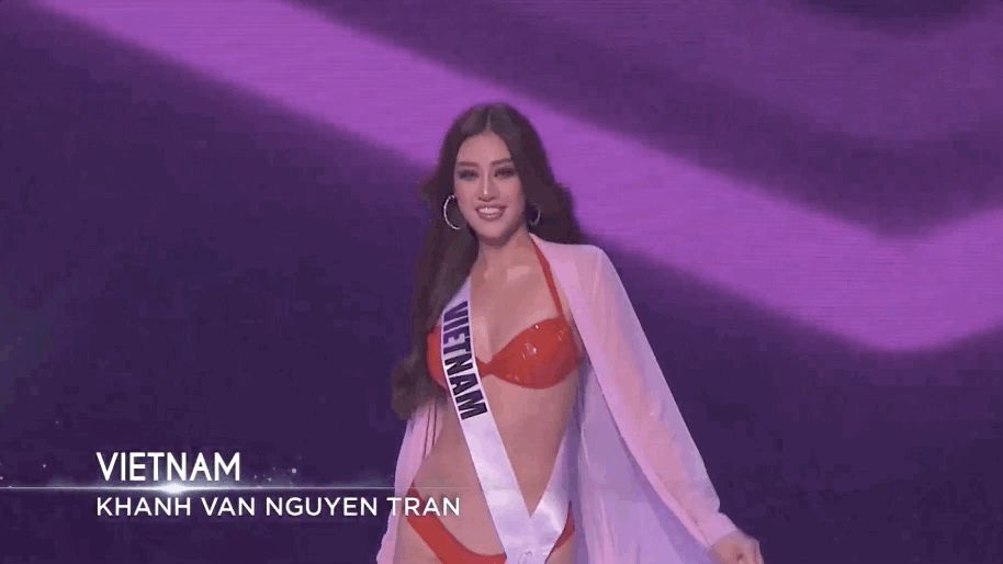 Bán kết Miss Universe 2020: Khánh Vân trổ tài catwalk cực đỉnh trong váy dạ hội nổi bần bật chặt đẹp đối thủ, loạt nàng hậu gặp sự cố! - Hình 12