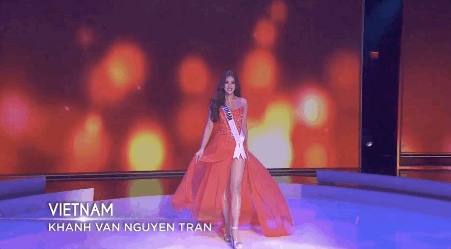 Bán kết Miss Universe 2020: Khánh Vân trổ tài catwalk cực đỉnh trong váy dạ hội nổi bần bật chặt đẹp đối thủ, loạt nàng hậu gặp sự cố! - Hình 3