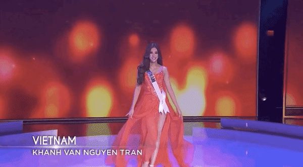 Cú xoay váy lốc xoáy của Khánh Vân tại Miss Universe bị đán.h giá vẫn hiền - Hình 1