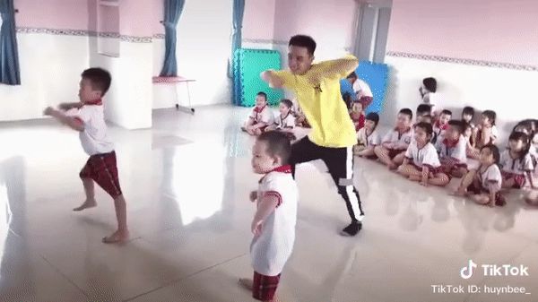 Hai cậu bé gây sốt vì màn trình diễn điêu luyện: Khi bạn muốn làm vũ công nhưng bố mẹ bắt đi học là đây! - Hình 1