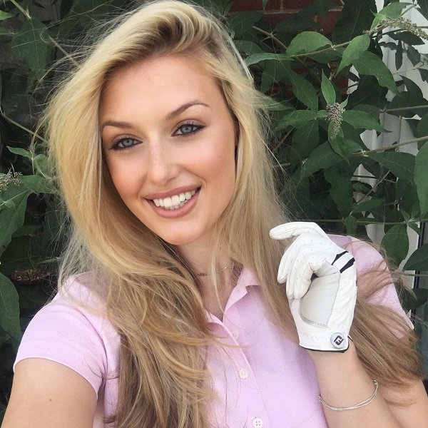Nữ golf thủ thích mặc áo khoét sâu xinh đẹp nhất nước Anh - Hình 12