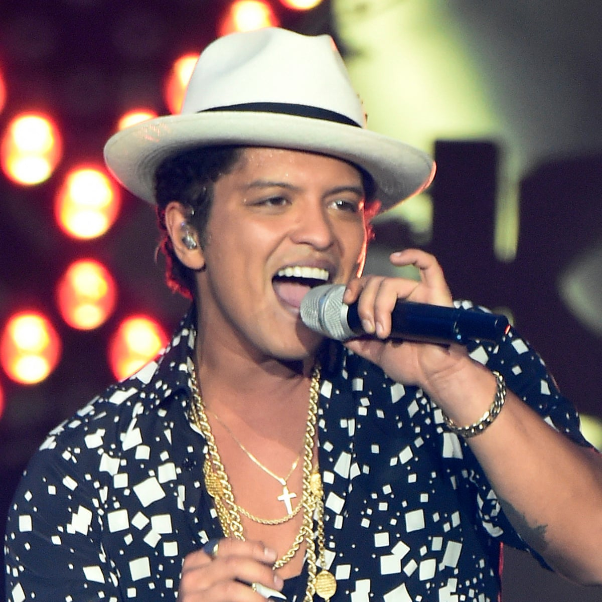 Bruno Mars - From a child who had to sleep on the roof to the most perfectionist in the world of music - Picture 2