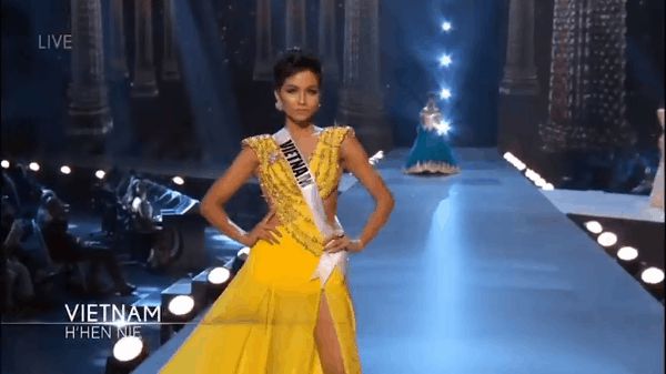 Cú xoay người huyền thoại và những bước catwalk đến ná thở của HHen Niê tại Miss Universe 2018 khiến fan nhớ mãi - Hình 6