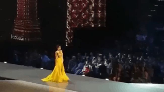 Cú xoay người huyền thoại và những bước catwalk đến ná thở của HHen Niê tại Miss Universe 2018 khiến fan nhớ mãi - Hình 4