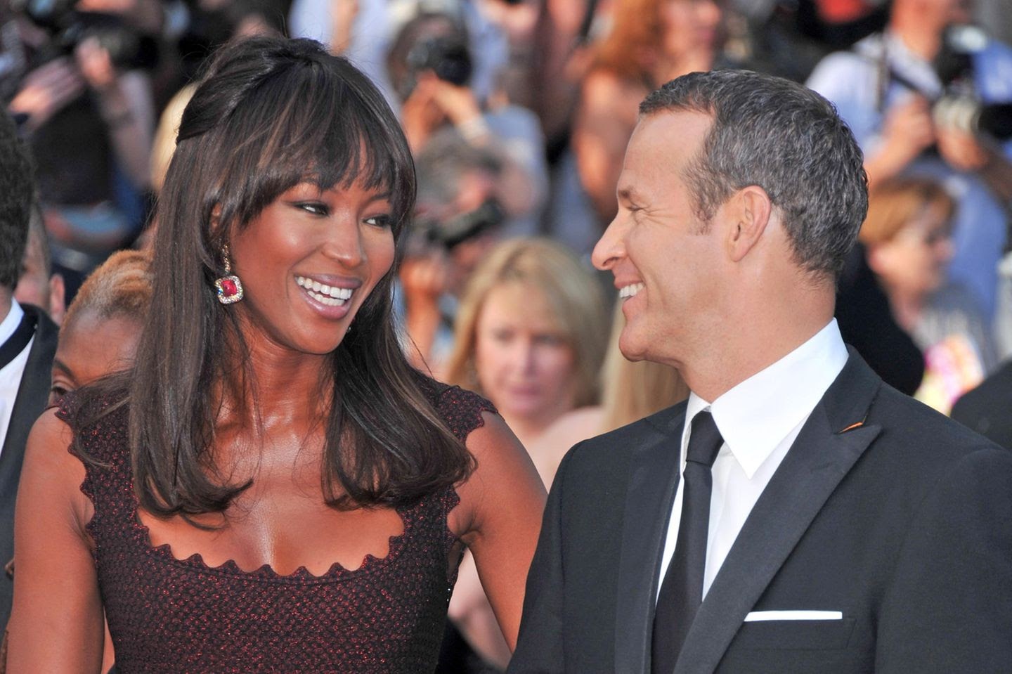 Siêu mẫu Naomi Campbell lần đầu làm mẹ ở tuổi 51, lời chia sẻ gây bão - Hình 2