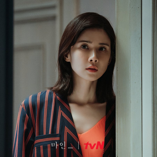 Bom tấn Mine của Lee Bo Young gây choáng ngợp với độ giàu đến điên rồ vượt qua cả Penthouse - Hình 2