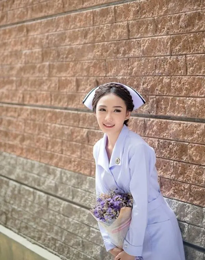 Namkhing Kanyapak - Nữ y tá Thái Lan thời covid từng bị bệnh viện sa thải vì quá xinh đẹp - Hình 2
