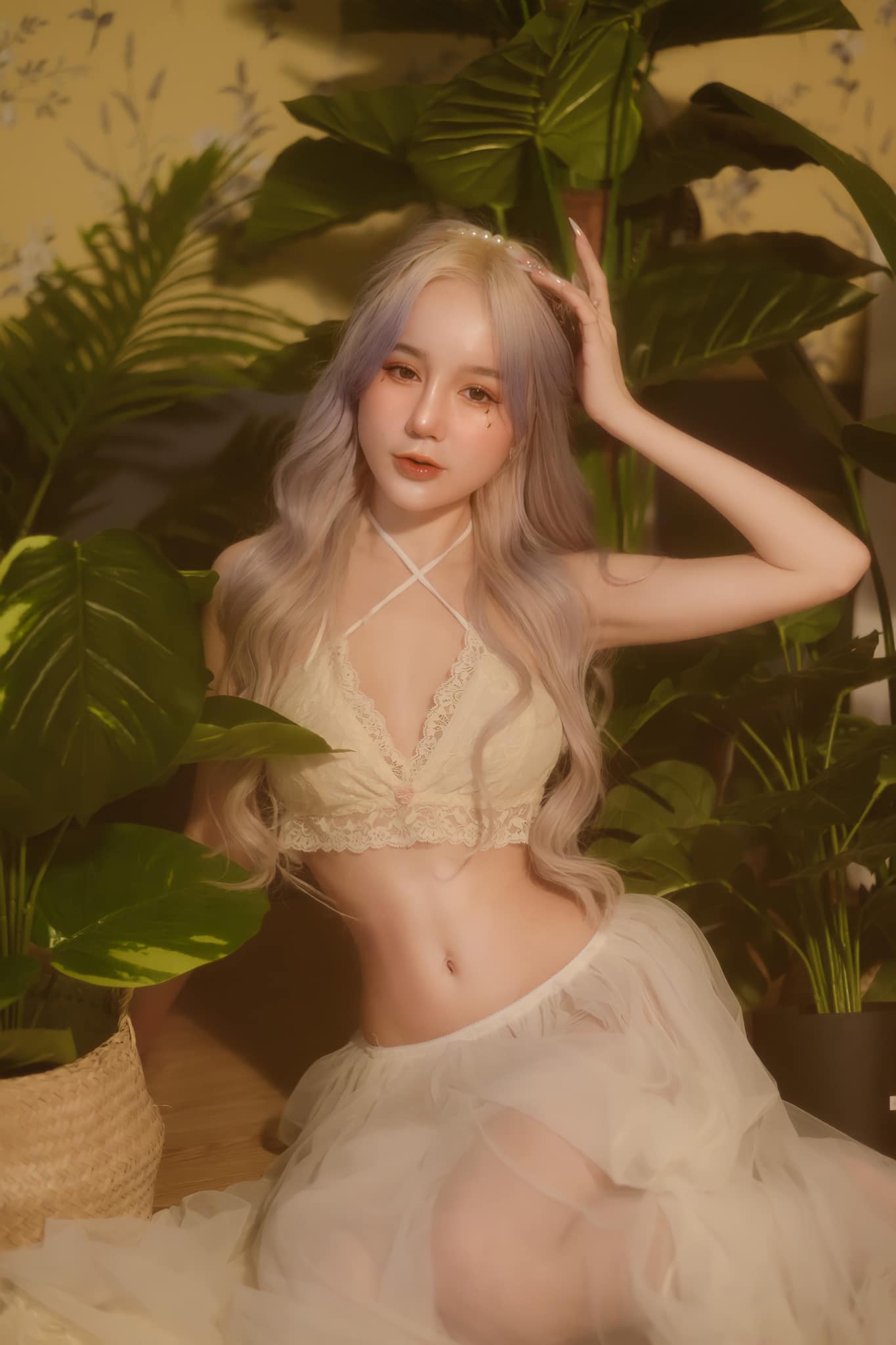Nữ streamer tóc bạch kim lộ body, netizen hết lời khen ngợi - Hình 5