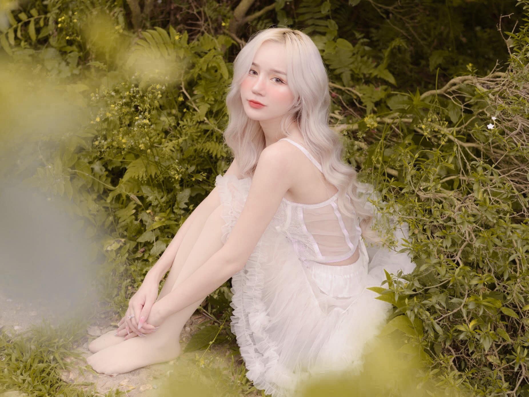 Nữ streamer tóc bạch kim lộ body, netizen hết lời khen ngợi - Hình 3