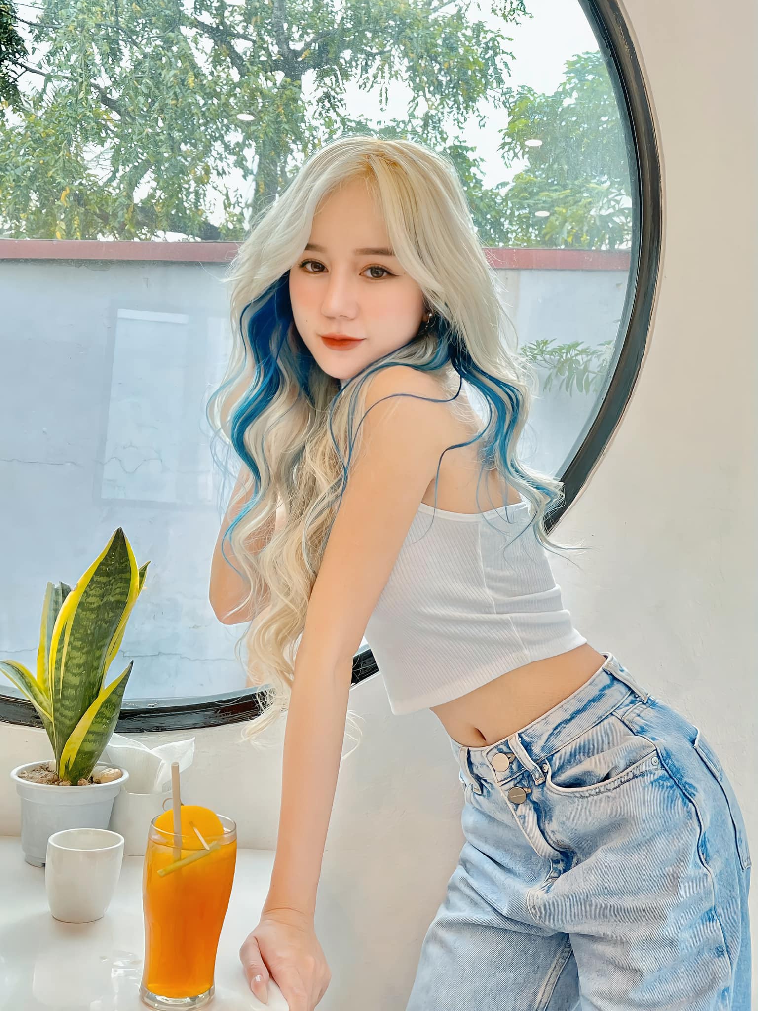Nữ streamer tóc bạch kim lộ body, netizen hết lời khen ngợi - Hình 4