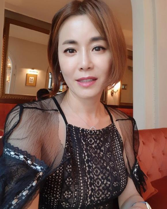 Lee Da In - Bạn gái Lee Seung Gi: nhan sắc chuẩn hoa hậu nhưng gia đình vướng scandal nghiêm trọng - Hình 1