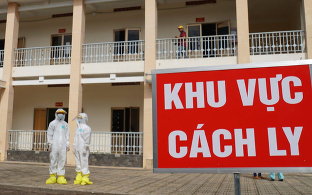 Bố âm tính ở lại, em bé F0 lên xe đến khu cách ly khiến nhiều người bật khóc - Hình 2