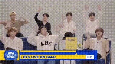 Em út BTS gây sốt trên Good Morning America - Hình 7