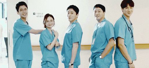 Hospital Playlist 2 tung teaser tấu hài cực mạnh: Gánh hài quốc dân trở mặt, cặp đôi đầu tiên công khai hẹn hò? - Hình 9