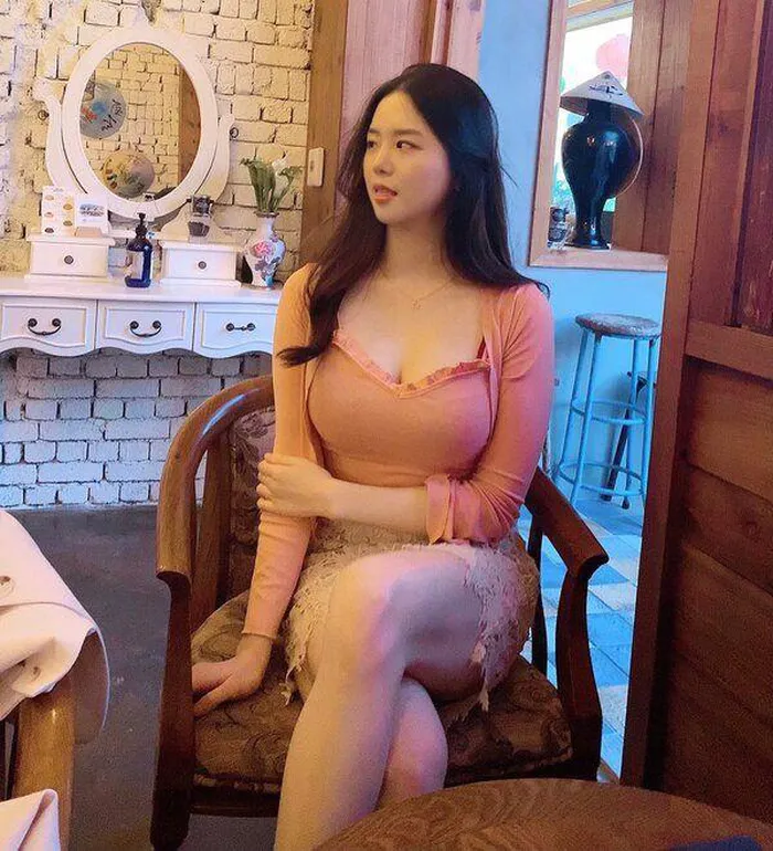 Hot girl Hàn sở hữu thân hình bốc lửa, không hở bạo vẫn vạn người mê - Hình 8