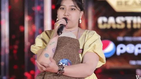 Xuất hiện nữ thí sinh vừa ôm gấu bông vừa bắn rap tại casting Rap Việt mùa 2! - Hình 2