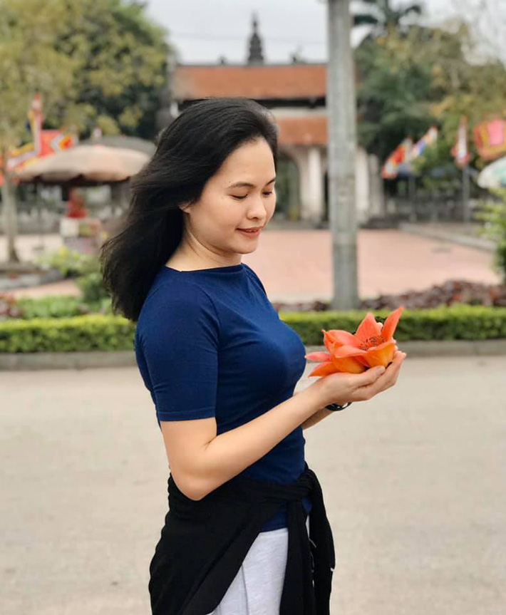 1001 cách cắm hoa dáng chim công từ mẹ đảm, nhìn kết quả lung linh ai cũng trầm trồ! - Hình 18