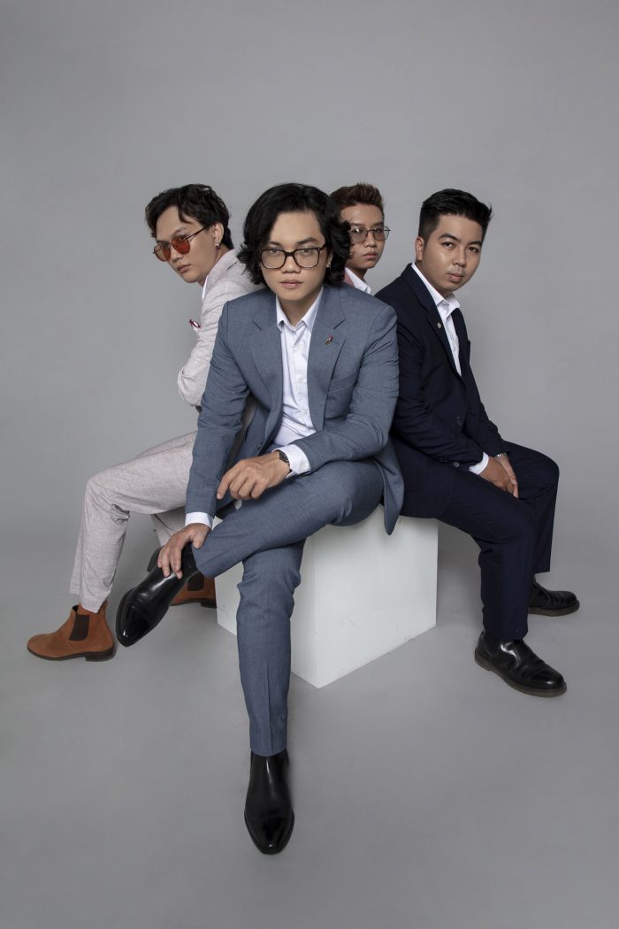 Album Qua Khung Cửa Sổ của Chillies vượt mốc 1.000 đĩa bán ra dù chưa phát hành - Hình 2