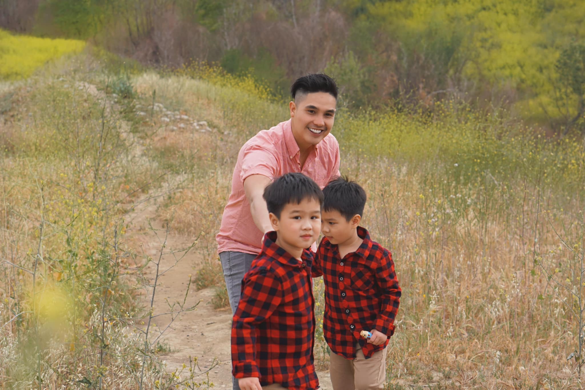 Cuộc sống của mẹ con hot mom Quỳnh Trâm sau 1 năm kẹt ở Mỹ vì dịch Covid: Lên rừng xuống biển khám phá, cuối tuần đi picnic khắp nơi - Hình 3
