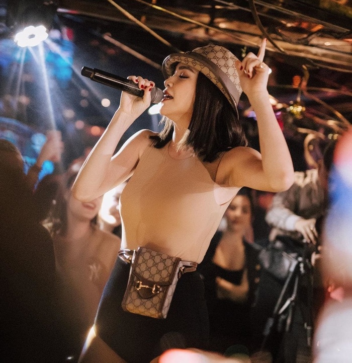 Học sao Việt cách mặc trang phục màu nude vừa sang trọng mà không kém duyên - Hình 3