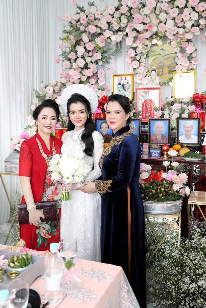 Luôn tự nhận mình đẹp, doanh nhân Nguyễn Phương Hằng liệu có lép vế khi đứng cạnh bà sui trong lễ đính hôn của con trai? - Hình 6