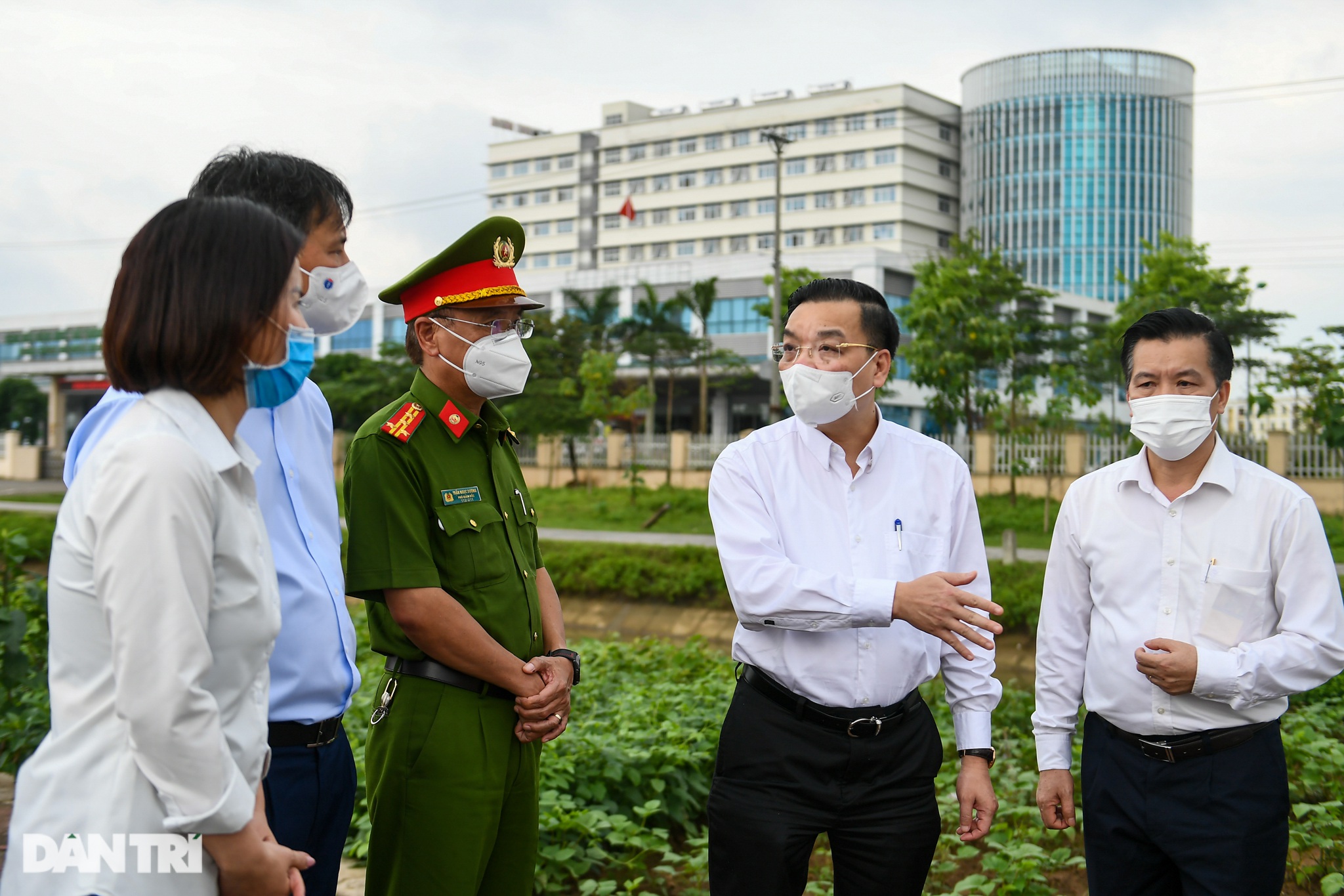 Nội bất xuất, ngoại bất nhập khi phong tỏa Bệnh viện Bệnh Nhiệt đới TƯ 2 - Hình 3