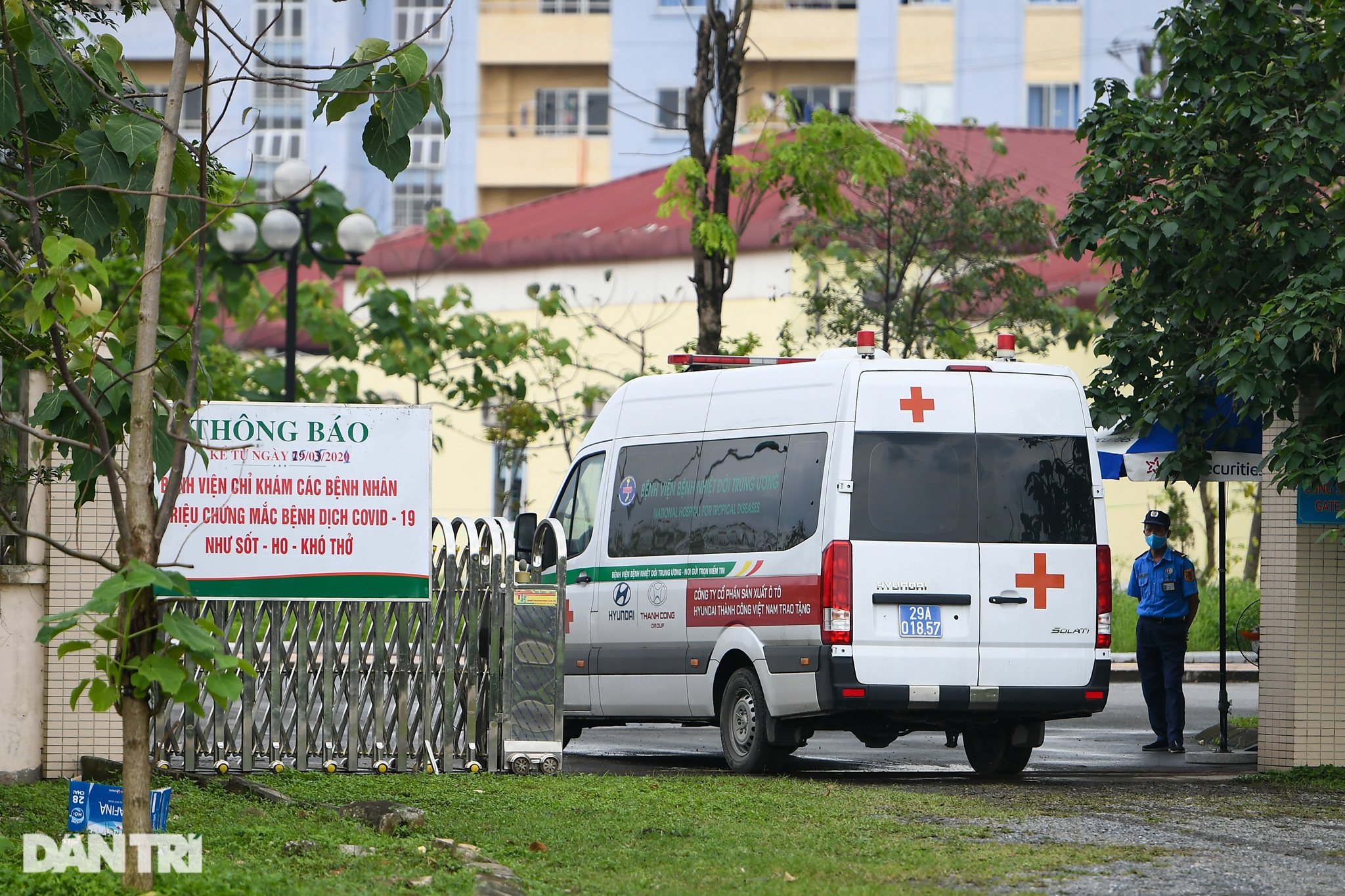 Nội bất xuất, ngoại bất nhập khi phong tỏa Bệnh viện Bệnh Nhiệt đới TƯ 2 - Hình 8