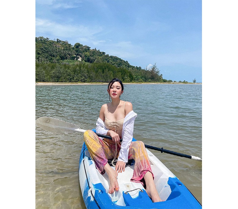 Sắp chạm ngưỡng 30, nữ DJ Thái vẫn làm nhiều người ghen tỵ bởi ngoại hình đẹp rực lửa - Hình 6