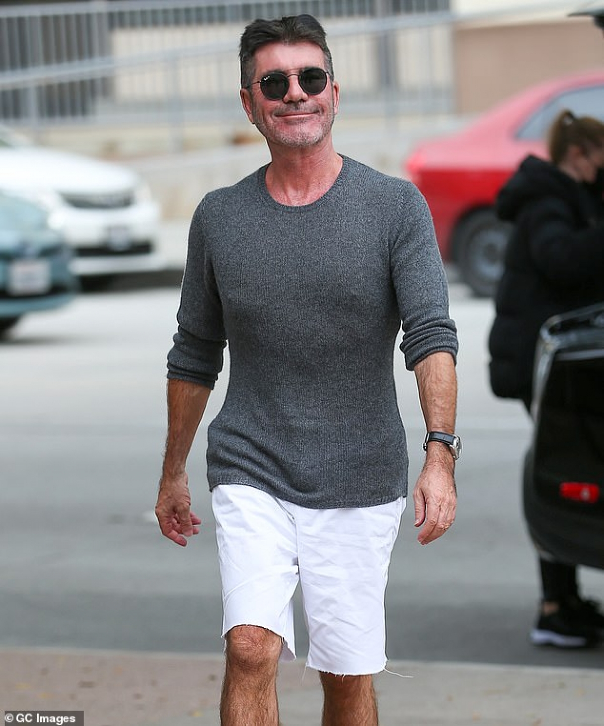Simon Cowell và bạn gái trốn con, hẹn hò ăn tối lãng mạn tại nhà hàng - Hình 4