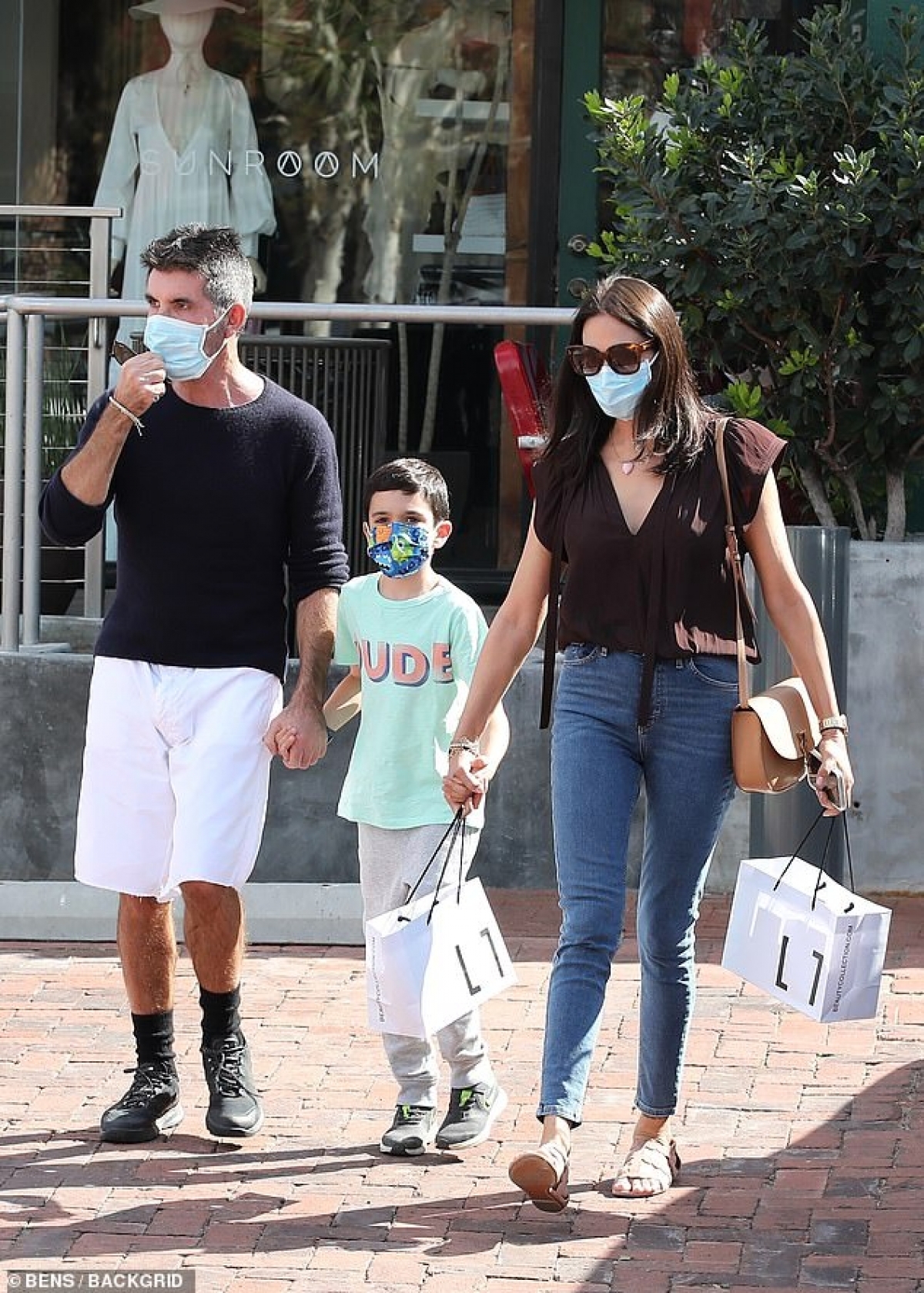Simon Cowell và bạn gái trốn con, hẹn hò ăn tối lãng mạn tại nhà hàng - Hình 6