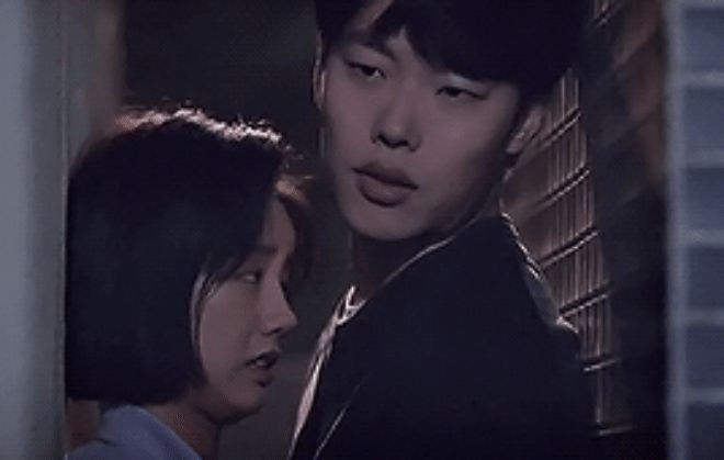 Mặt cún Reply 1988 bị cả Hàn Quốc gọi tên vì bạn gái Hyeri tình tứ với trai đẹp trong phim mới - Hình 11