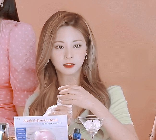 Vừa comeback, Tzuyu (TWICE) đã gây bão toàn cầu vì đẹp kinh diễm: Bung xõa visual từ MV, livestream đến cả show nước Mỹ - Hình 9