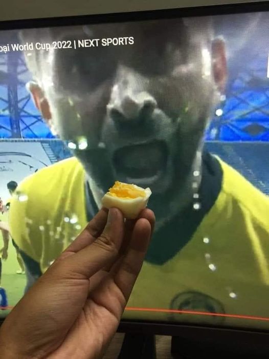 Cầu thủ Malaysia hắt nước, la hét vào máy quay khi ghi bàn và đây là phản ứng cực lầy của netizen Việt: Ăn xong mời về nước nè! - Hình 5