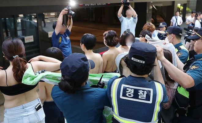 Siêu vòng một xứ Hàn quên mặc áo lót và cuộc chiến nói không với áo ngực - Hình 7