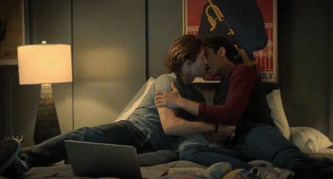 Love, Simon bản truyền hình tung cản.h nón.g bỏng mắt, đạt số điểm chạm đỉnh với cơn mưa lời khen từ dân mạng - Hình 4