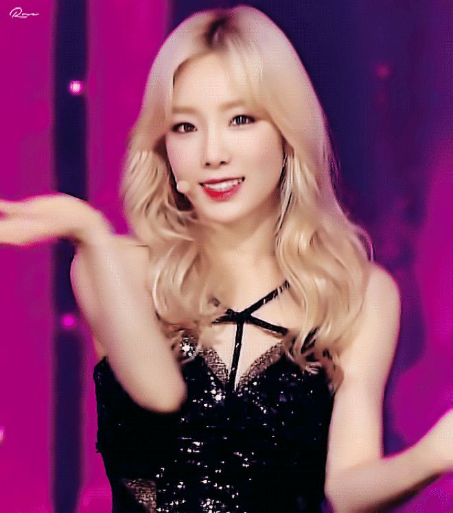 Tìm ra idol da trắng nhất Kpop vượt cả Taeyeon: Màu da trùng luôn màu giày, hết dìm sạch đồng đội đến phát sáng giữa rừng sao - Hình 8