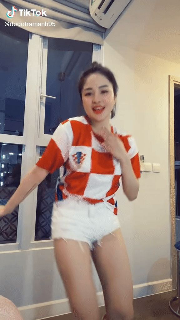 Trâm Anh tung clip nhảy siêu sexy cổ vũ Croatia trước thềm trận đấu gặp CH Séc đêm nay - Hình 1