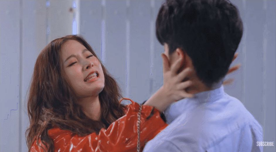 Baifern Pimchanok lại làm tiểu tam, vác súng tới phá đám cưới, bị đánh ghen sấp mặt ở trailer phim mới? - Hình 7