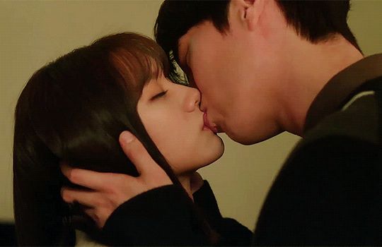 Hyeri và hồ ly Jang Ki Yong khóa môi ngọt lịm nhưng cái kết lại khiến netizen nổi da gà - Hình 1