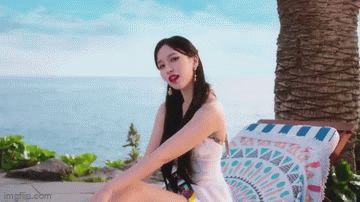 Mina (TWICE) nhảy nhót kiểu gì mà fan cho biến luôn thành cô bartender pha chế cocktail, dân tình xem xong say như điếu đổ - Hình 7