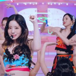 Mina (TWICE) nhảy nhót kiểu gì mà fan cho biến luôn thành cô bartender pha chế cocktail, dân tình xem xong say như điếu đổ - Hình 2