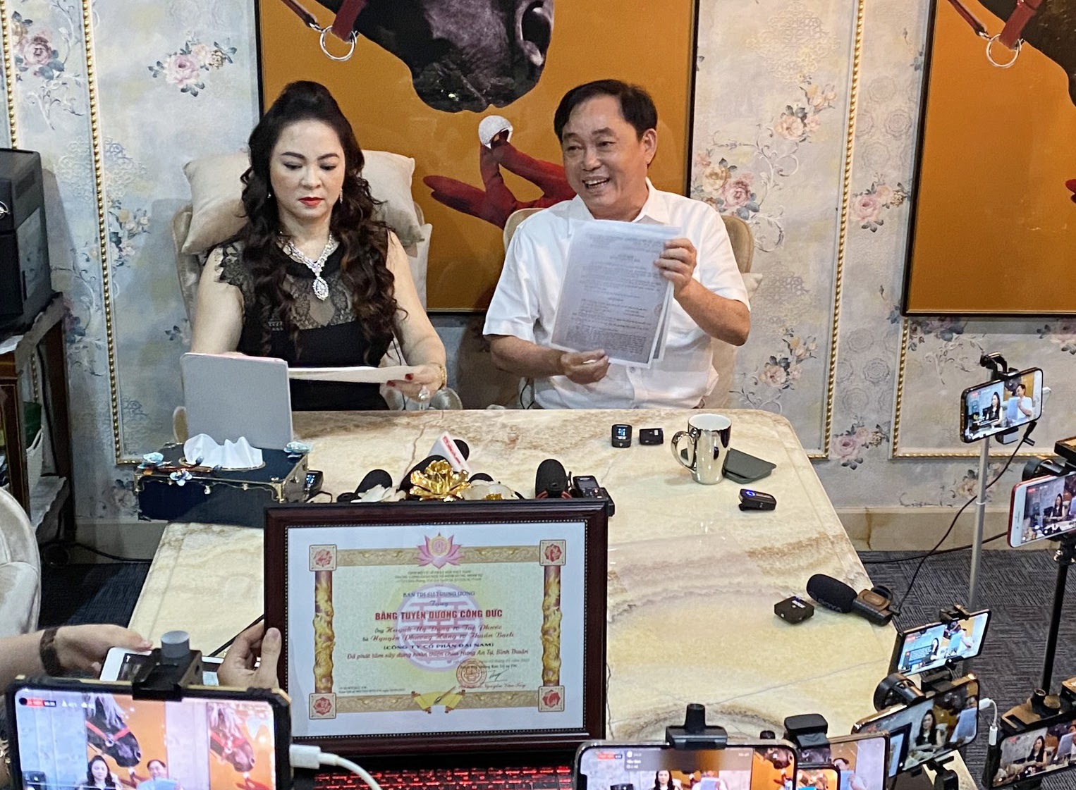 Bà Phương Hằng chính thức khoá Facebook sau loạt ồn ào bóc phốt - Hình 3