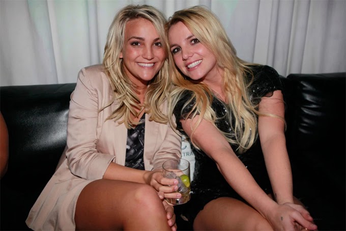 Britney Spears tố cáo bị cả gia đình bóc lột, em gái lên tiếng phân trần - Hình 1