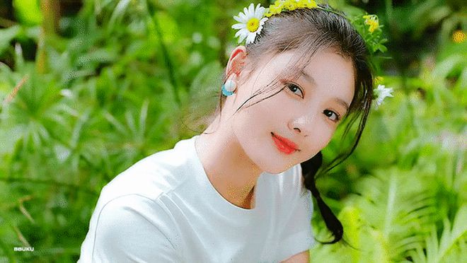 Kim Yoo Jung siết eo siêu nhỏ tại sự kiện, nhưng tá hỏa khi zoom cận mặt vừa dừ vừa giả trân: Hóa ra do Dispatch hại? - Hình 7